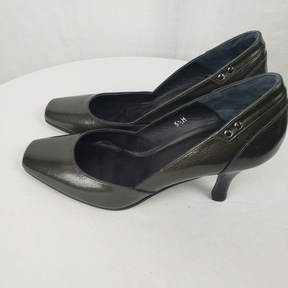 NWOB Talbot's Collection Green Metalic Leather 2' Heel Sz 5.5 - Picture 2 of 10